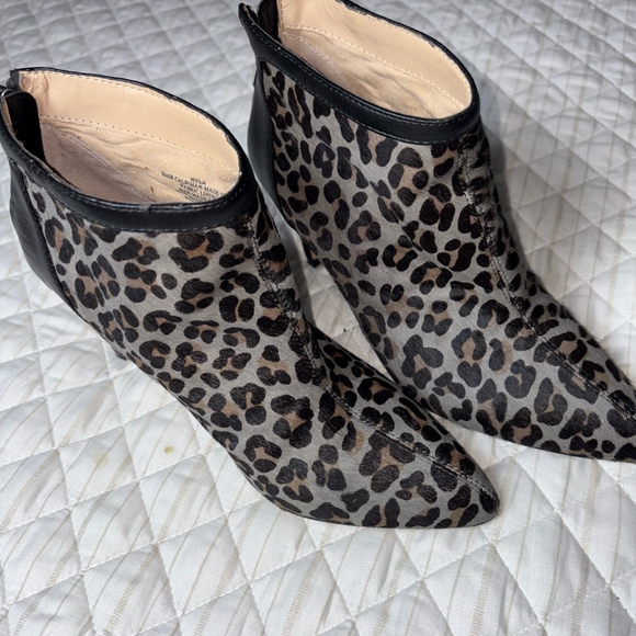 NWOT Adrienne Vittadini Leopard Print Hair Calf Booties Sz 7.5M‎ Animal Print - Picture 1 of 7